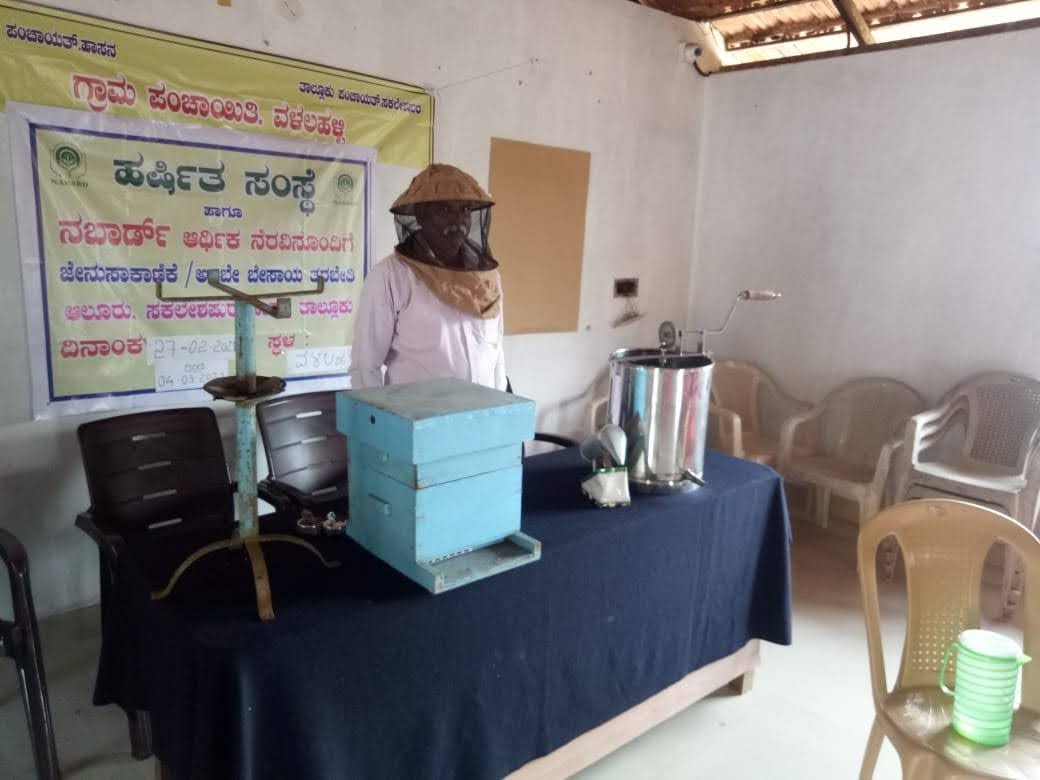 https://1ngo.sgp1.digitaloceanspaces.com/media/harsitha/BEE KEEPING TRANING PROGRAM_bPDOYE5.jpeg